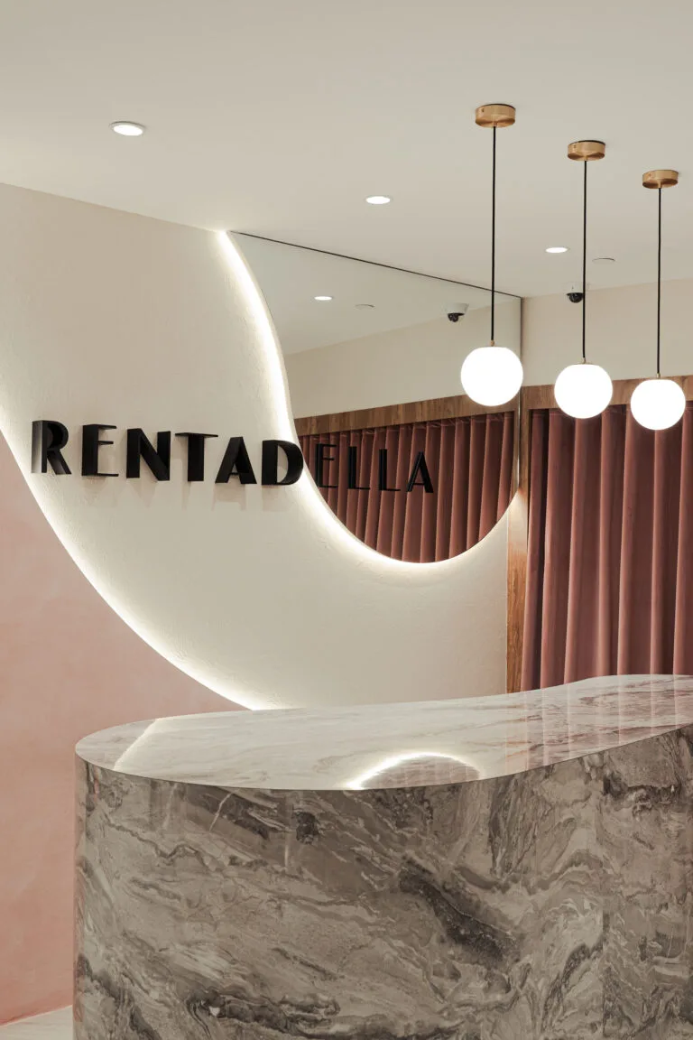 Rentadella-fashion-clothing-retail-showroom-buildbuilt-commercial-projects-14