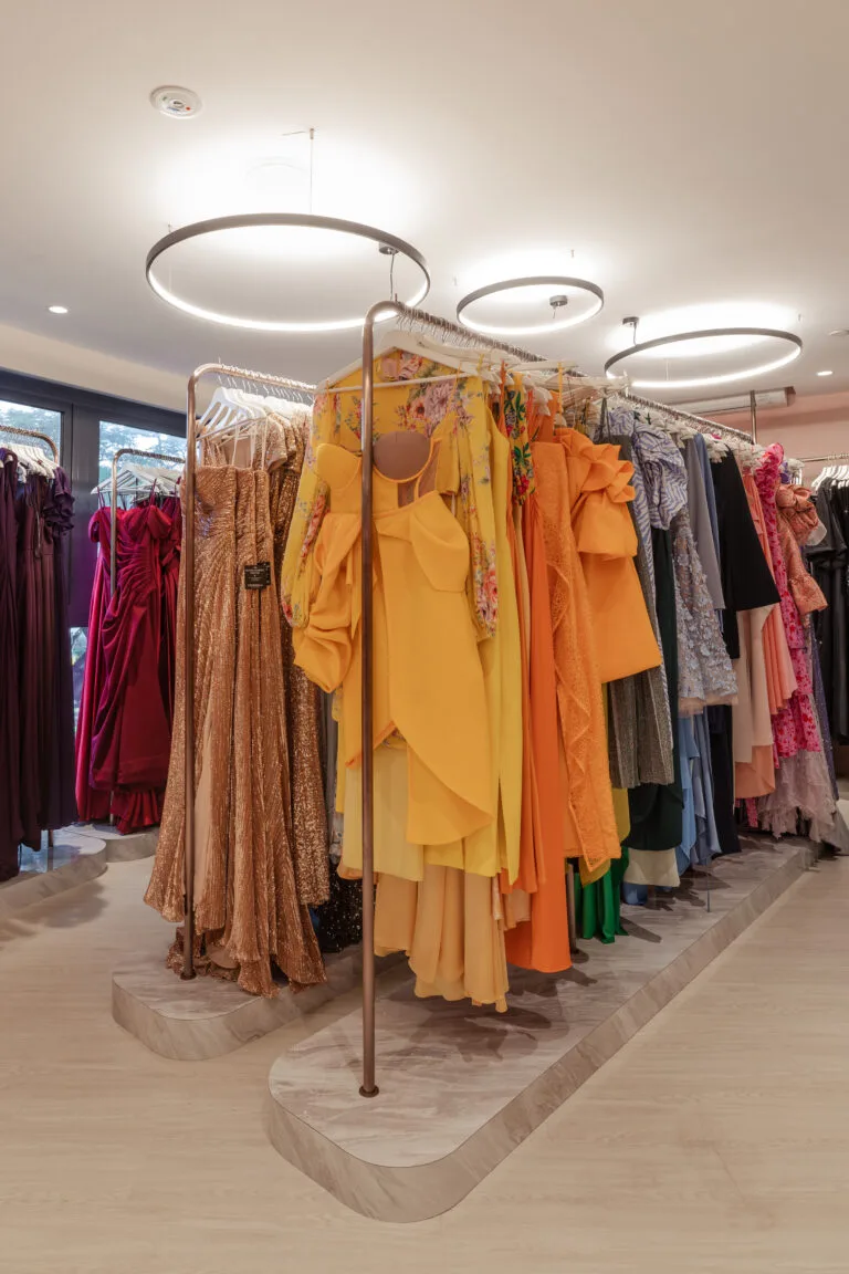 Rentadella-fashion-clothing-retail-showroom-buildbuilt-commercial-projects-16