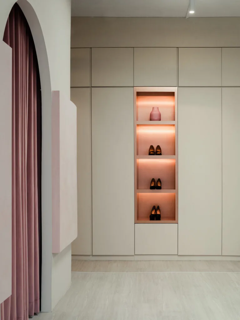Rentadella-fashion-clothing-retail-showroom-buildbuilt-commercial-projects-5
