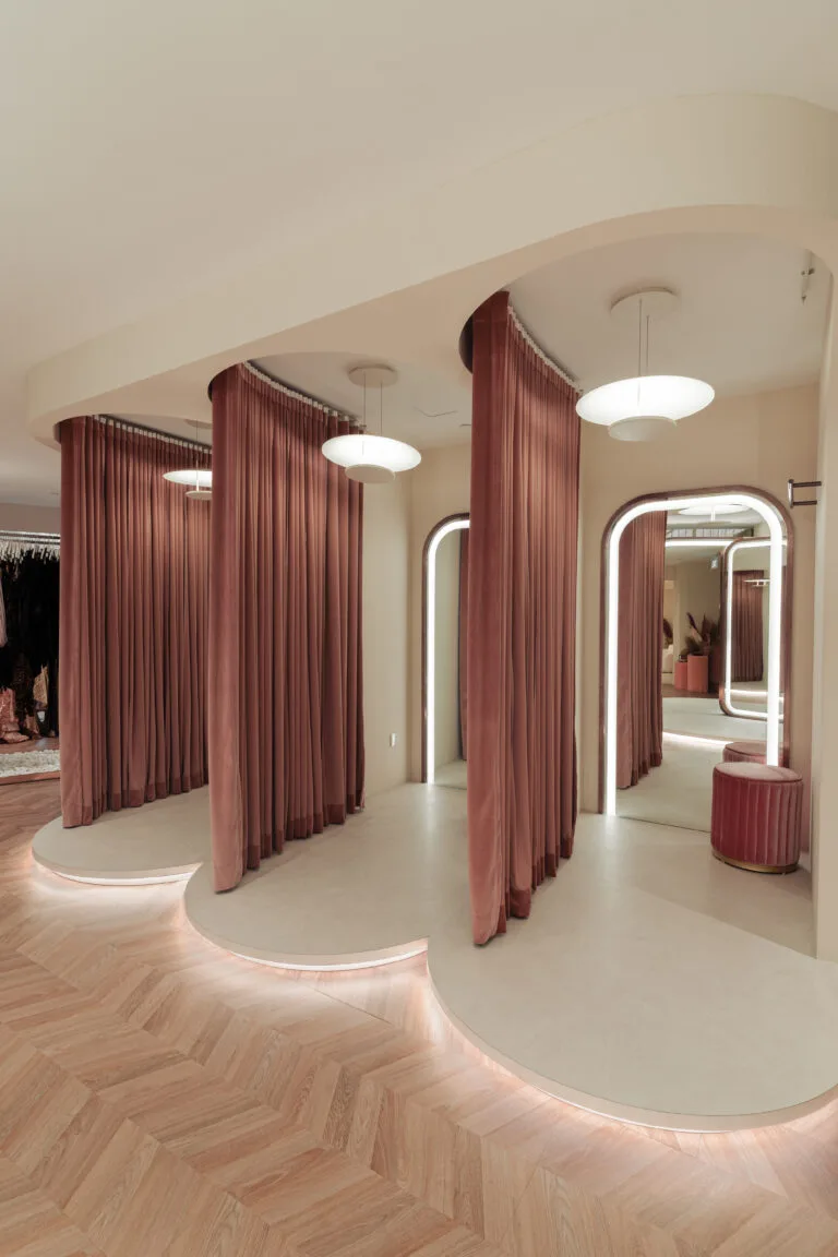 Rentadella-fashion-clothing-retail-showroom-buildbuilt-commercial-projects-8