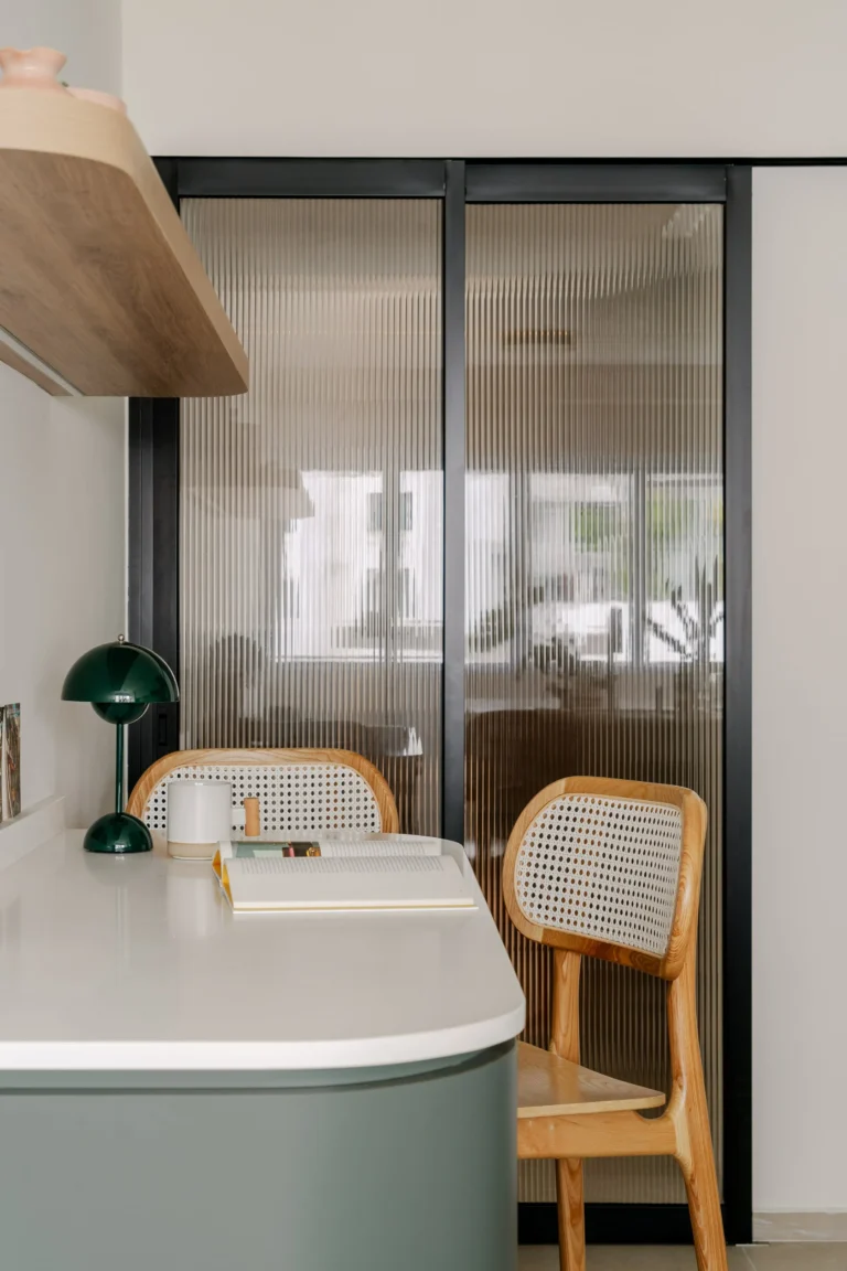 home-with-breakfast-bar (10)