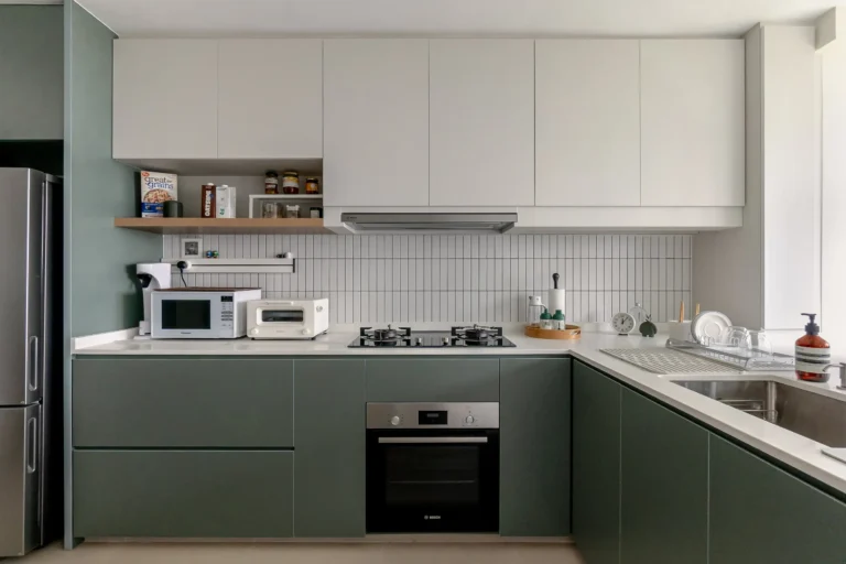 home-with-breakfast-bar (3)